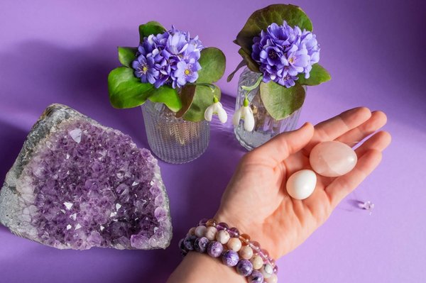 Bracelet en quartz rose : signification et vertus de l'accessoire